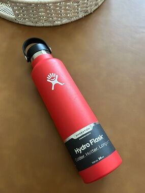 NWT 24oz Hydro Flask in Red